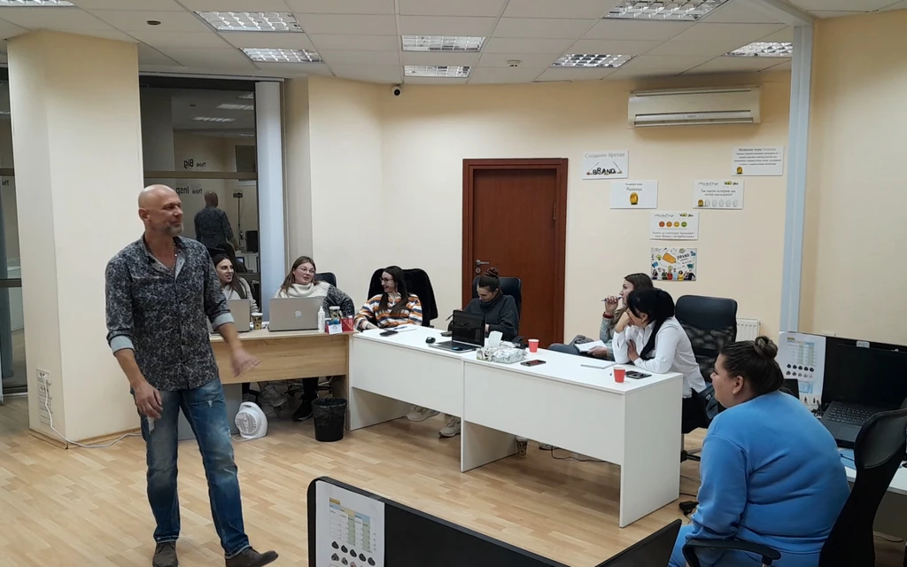 Как выбрать тренера по продажам?
